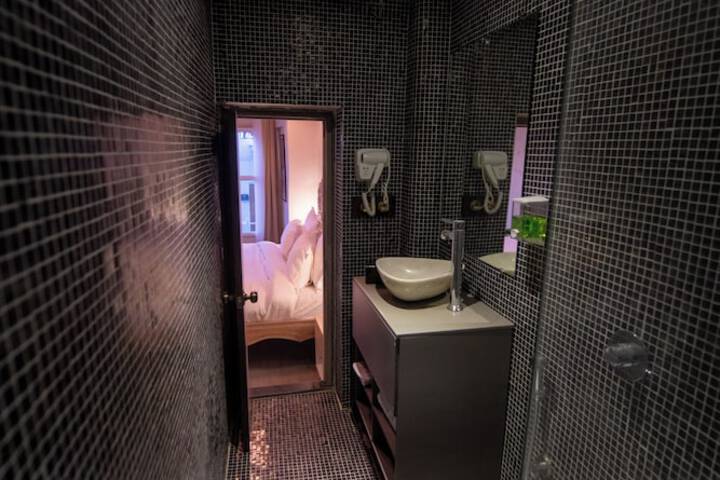 Room 26 of 45