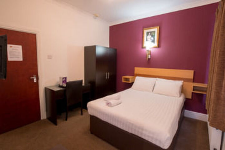 Room 13 of 28