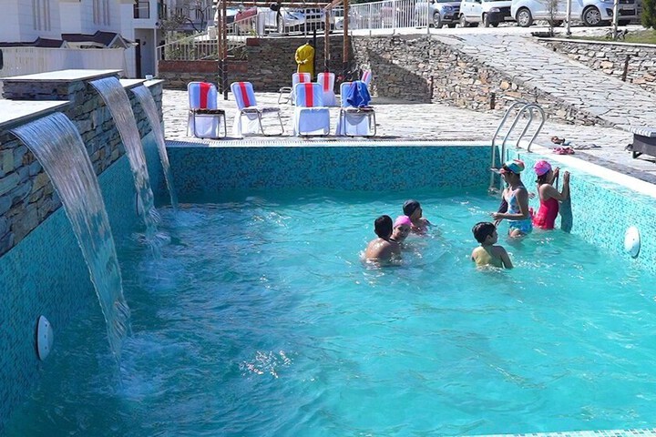 Pool 41 of 103