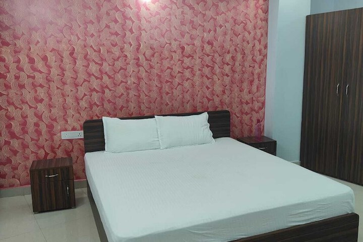 Room 3 of 38