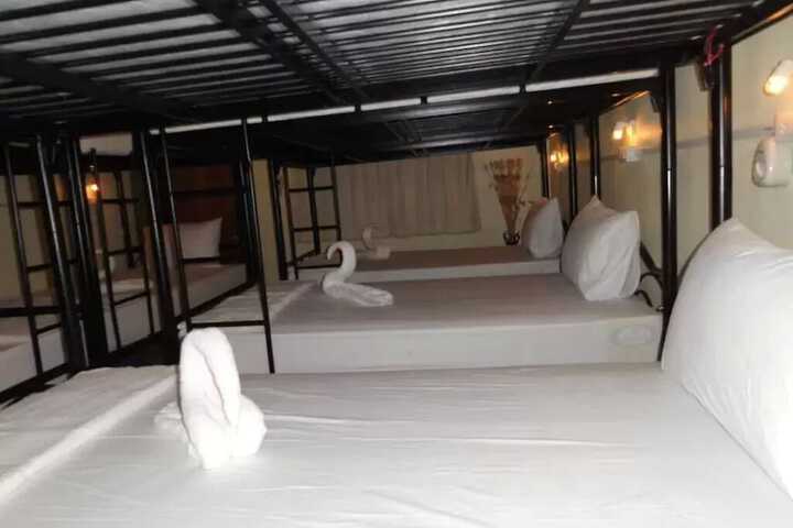 Room 21 of 49