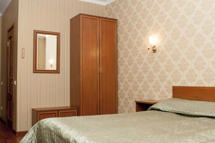 Room 17 of 65