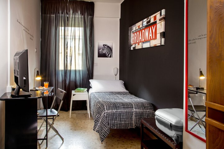Room 13 of 32