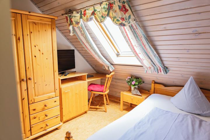 Room 9 of 51