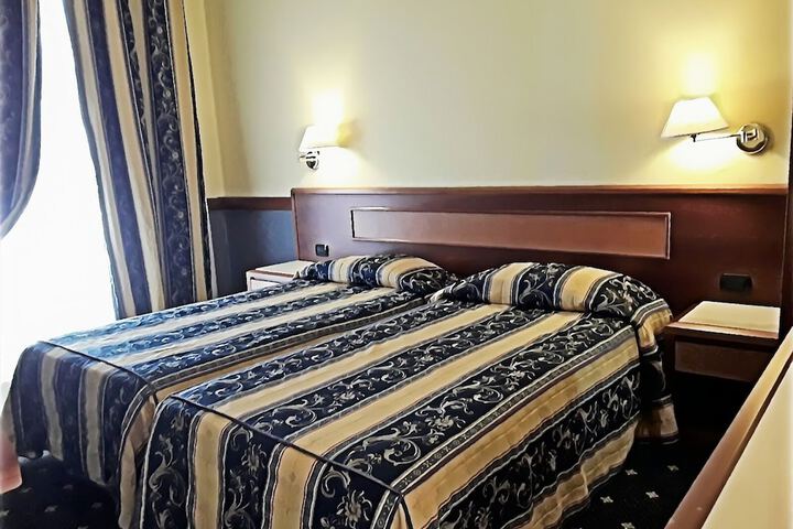 Room 8 of 36
