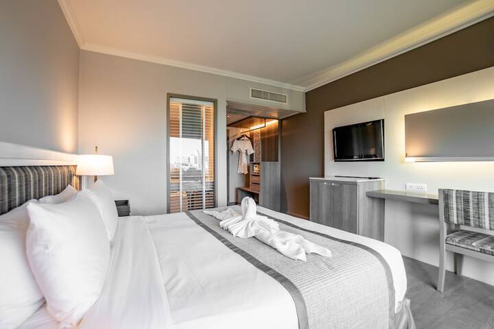 Room 4 of 66