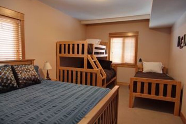 Room 6 of 16