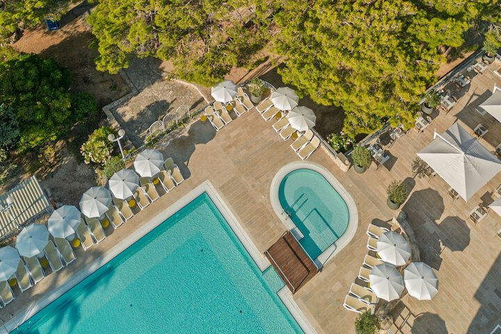Hotel Pool