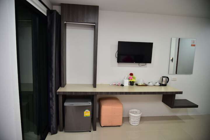 Room 6 of 13