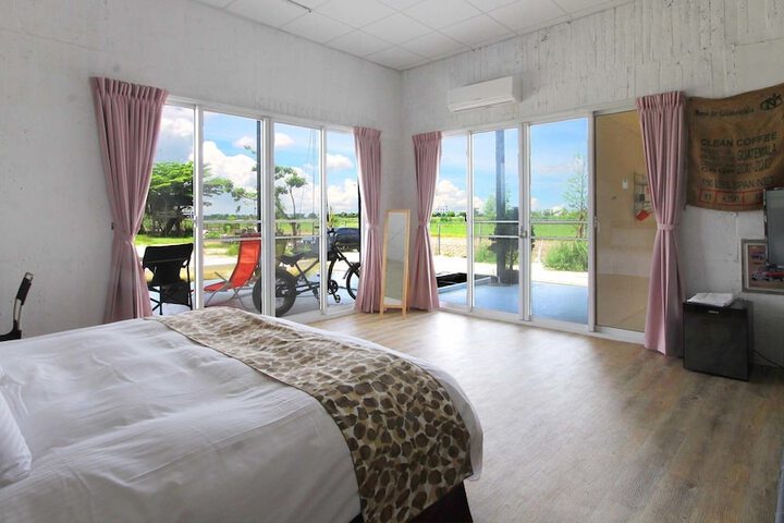 Room 4 of 8