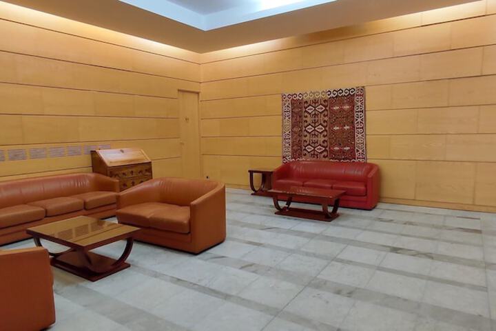 Entrance & Lobby
