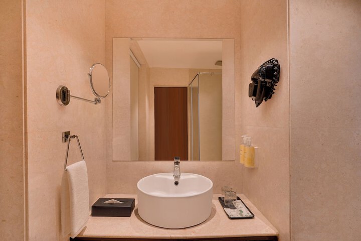 Room 13 of 24