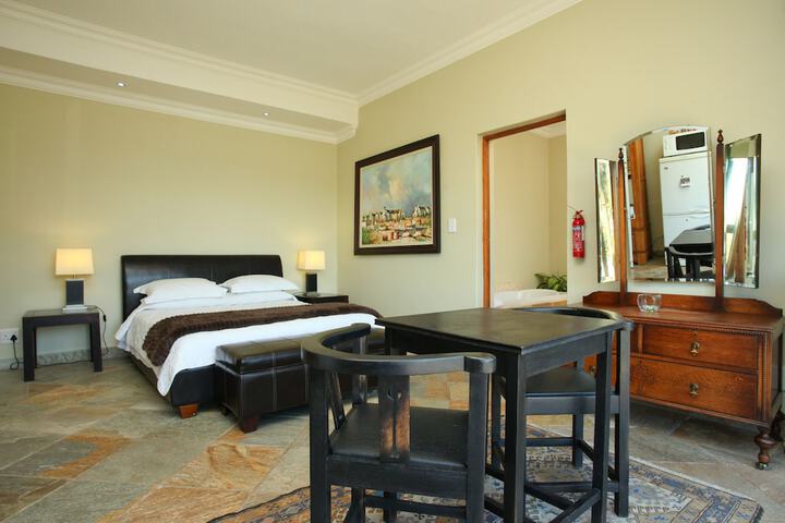 Room 6 of 11