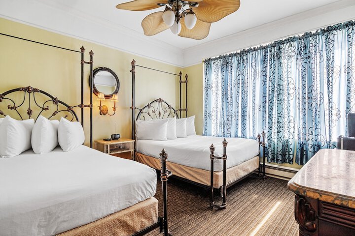 Economy Double Room (8 of 8)