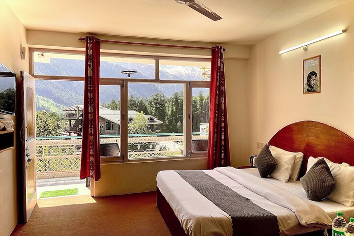 Hotel Lilly Inn Himalayan Snow views in Manali