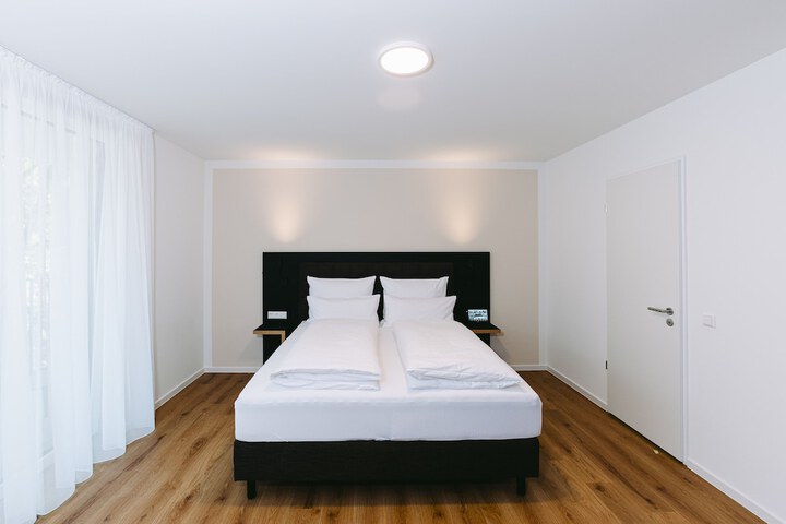 Room 11 of 28