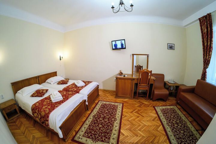 Room 4 of 34