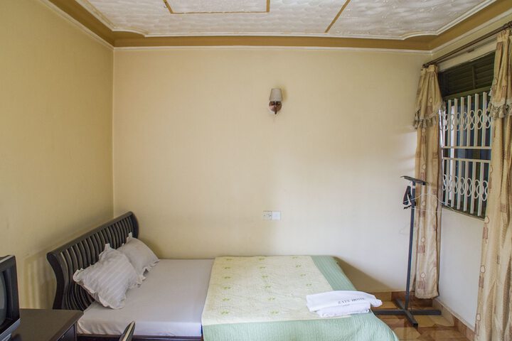 Room 8 of 30