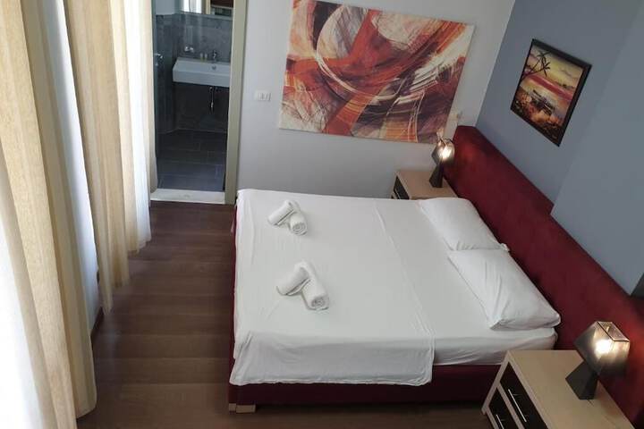 Room 26 of 66