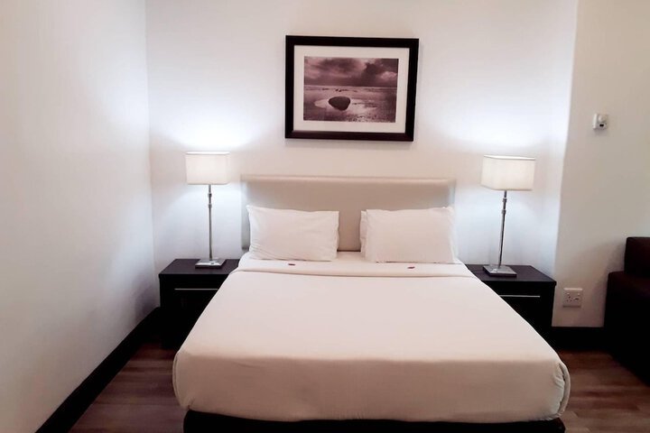 Room 4 of 40