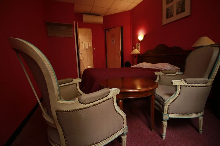 Room 16 of 40