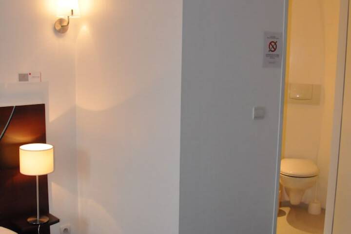 Room 19 of 98