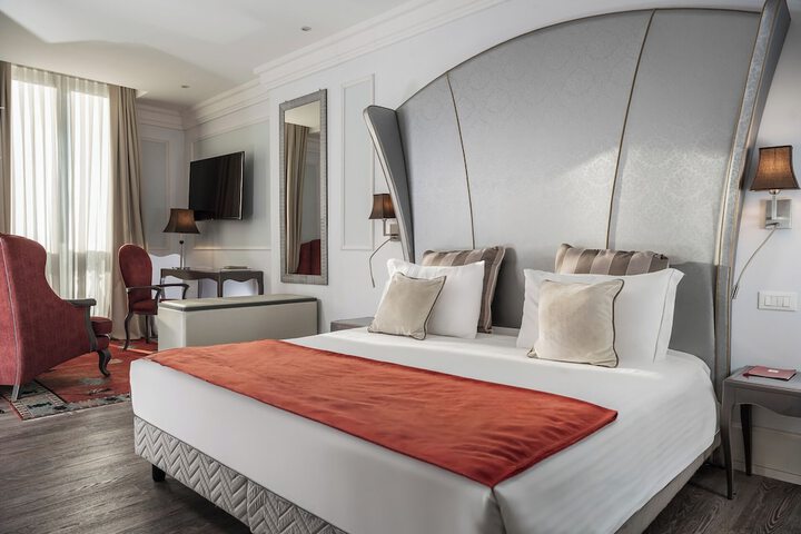 Room 14 of 34
