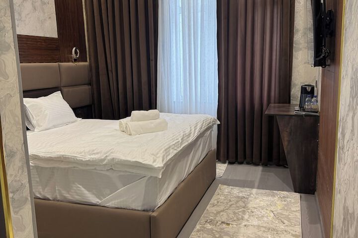 Room 4 of 21
