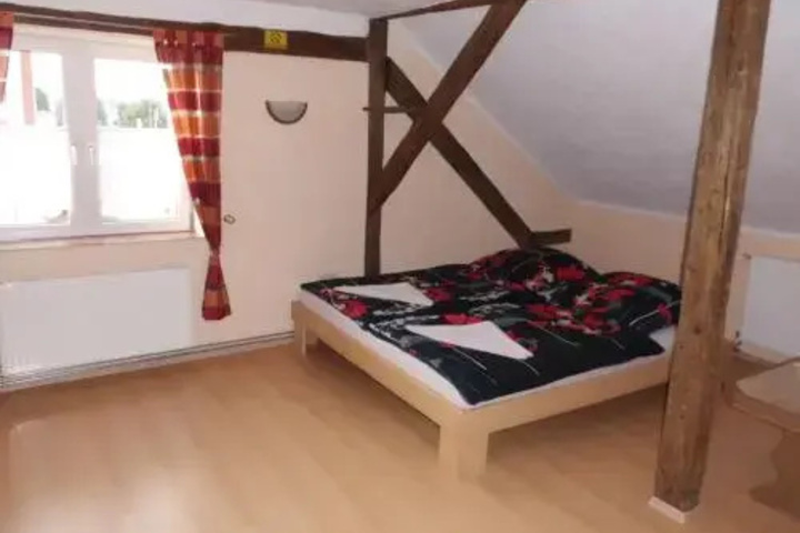 Room 4 of 10