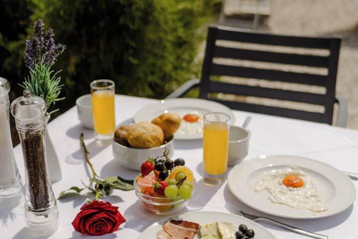Breakfast/Coffee Service 167 of 235