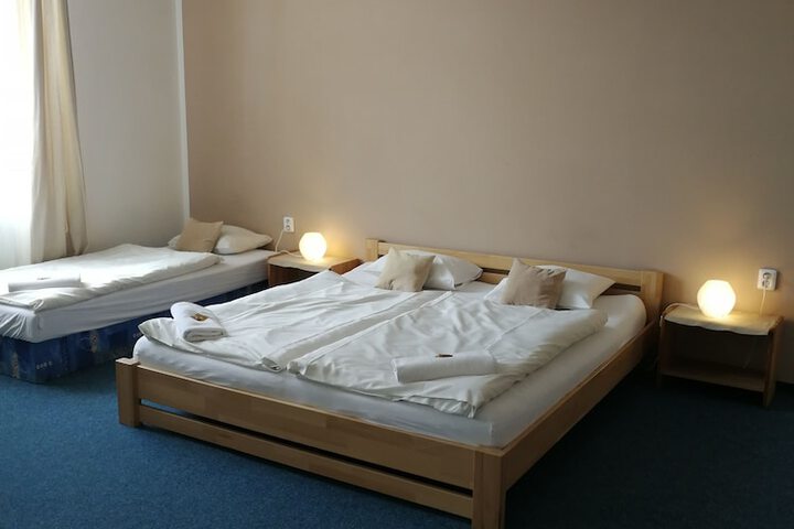 Room 35 of 84