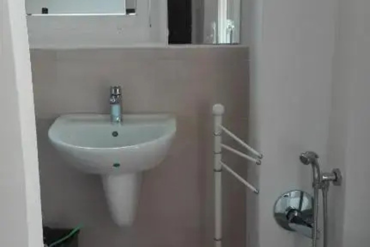 Room 6 of 11