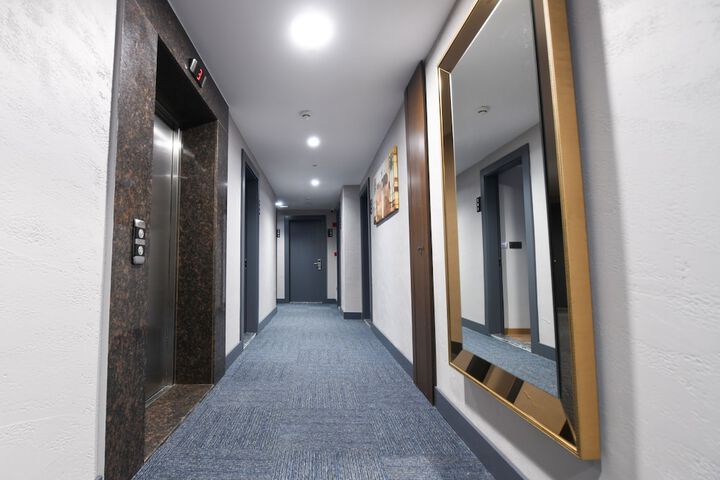 Ballroom/Hall 15 of 17