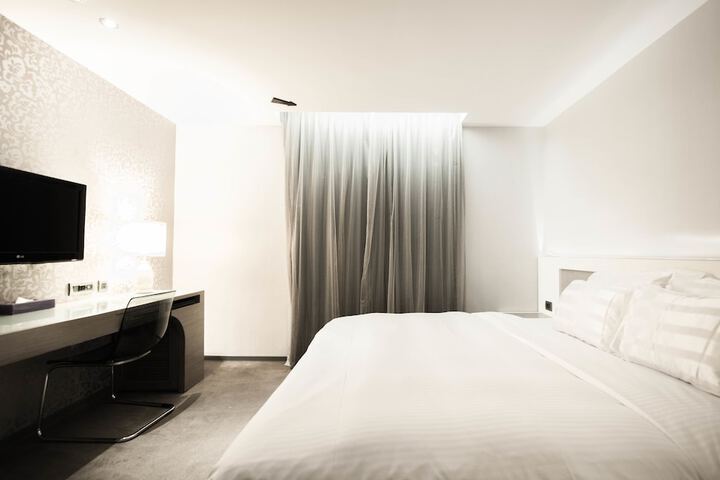 Room 19 of 64