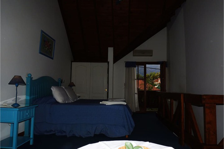 Room 6 of 8