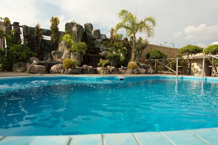 Pools & Facilities