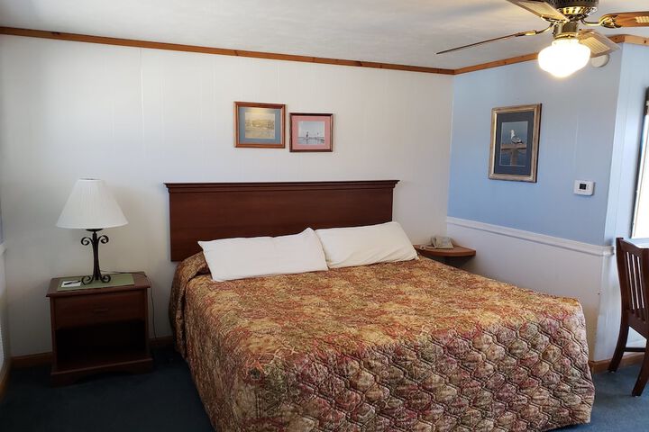 1 King Bed Beach Front Jetted Tub (38 of 40)
