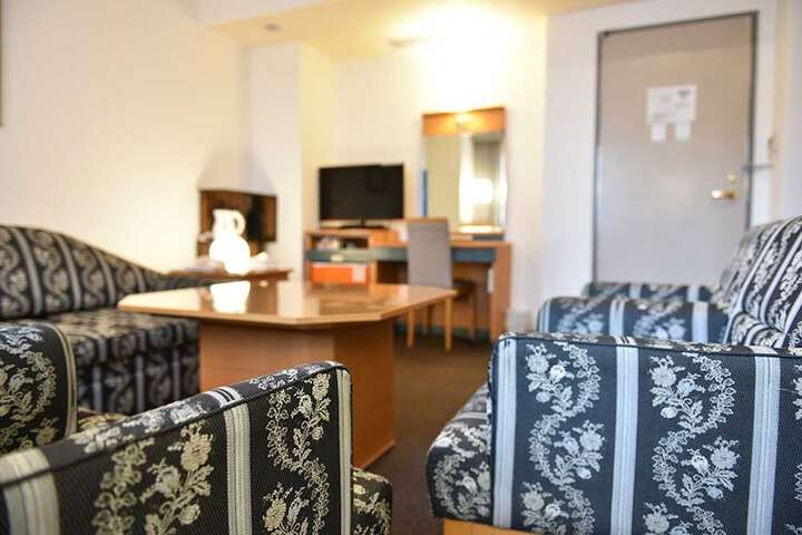 Room 18 of 28
