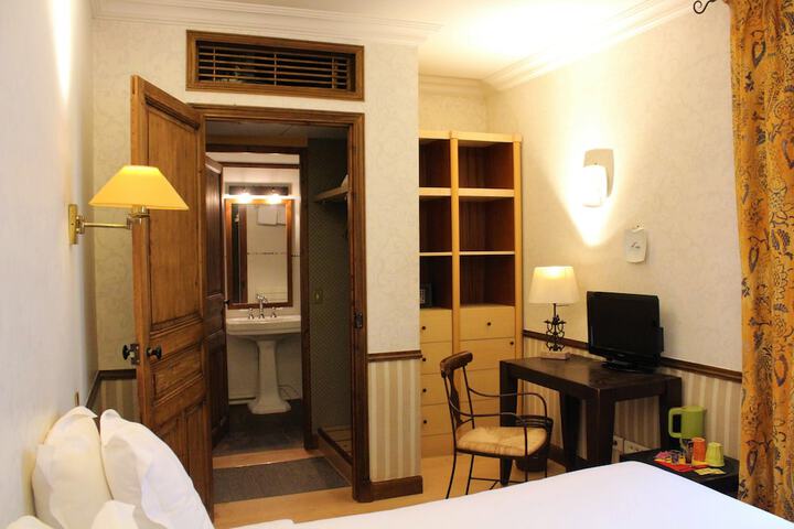 Room 42 of 68