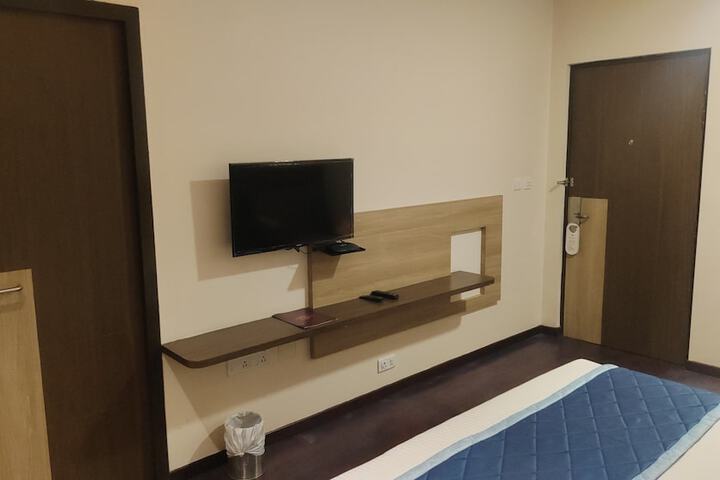Room 4 of 26