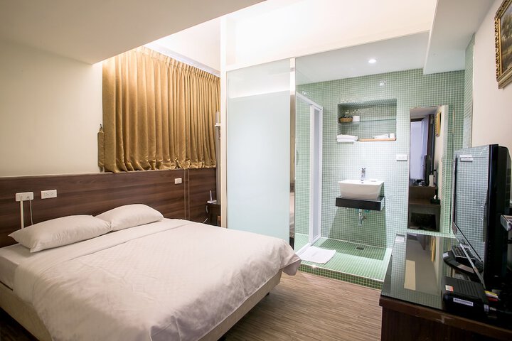 Room 11 of 25