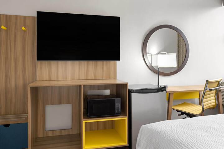 Room 9 of 33