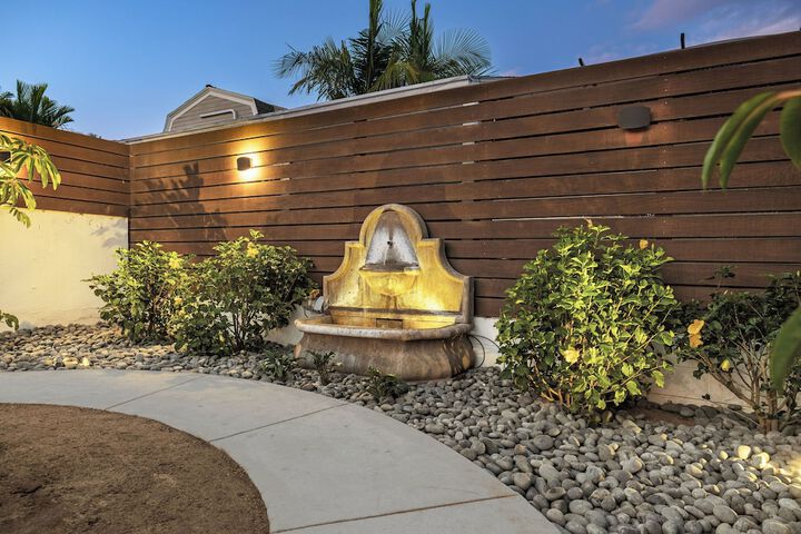 Hotel Exterior 148 of 198