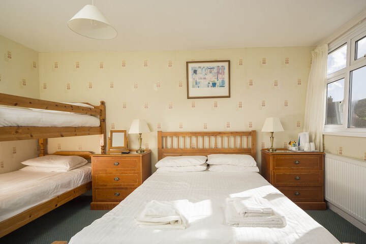 Room 9 of 23