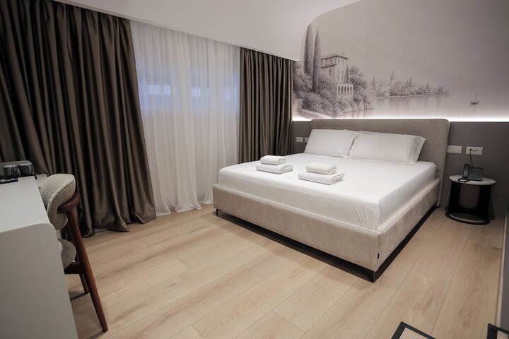 Room 107 of 198