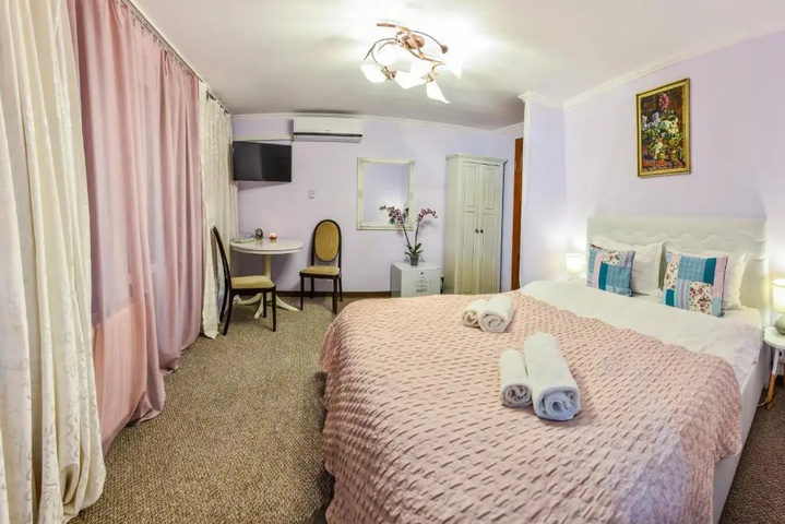 Room 2 of 18