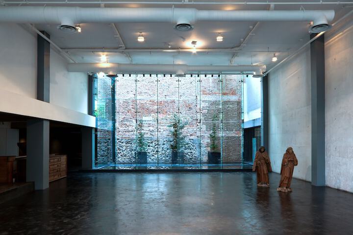 Entrance & Lobby