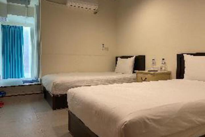 Room 11 of 11