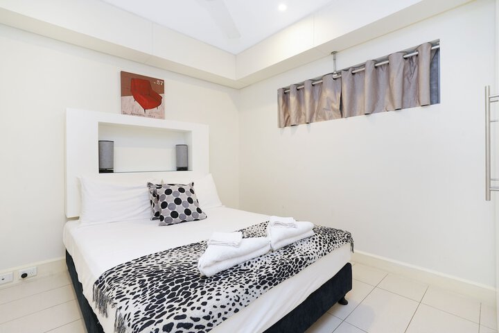 Room 16 of 33