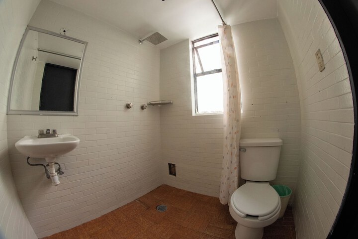 Room 29 of 38